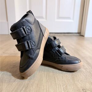 Toddler Xavier High- Top Black Sneakers
Boots with Velcro Steals - Cat & Jack